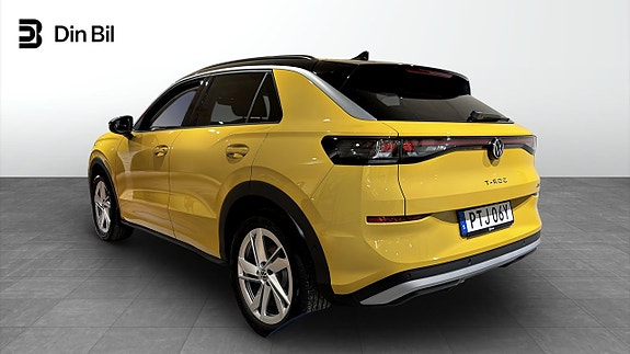 Volkswagen T-Roc 3 of 5
