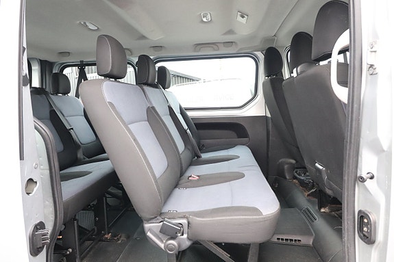 Opel Vivaro 12 of 23
