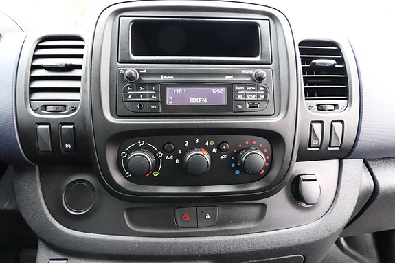Opel Vivaro 15 of 23