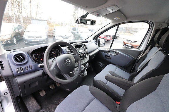 Opel Vivaro 8 of 23