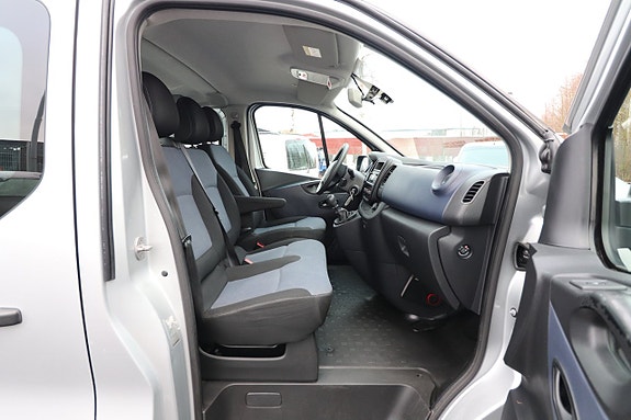 Opel Vivaro 11 of 23
