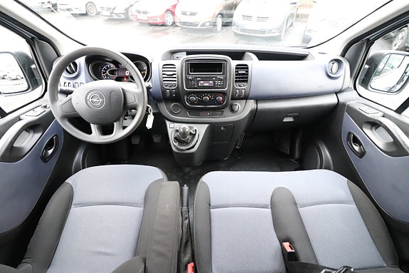 Opel Vivaro 9 of 23