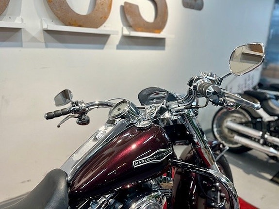 Harley-Davidson FLHRS Road King Custom Twin Cam 88 5 of 6