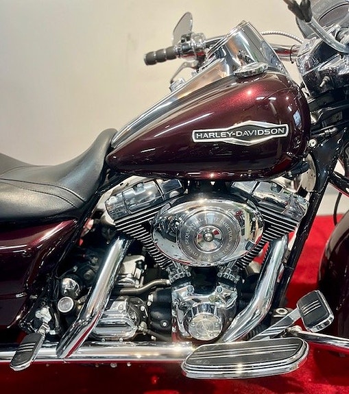 Harley-Davidson FLHRS Road King Custom Twin Cam 88 2 of 6