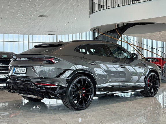 Lamborghini Urus 5 of 5