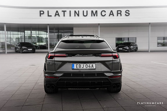 Lamborghini Urus 4 of 26