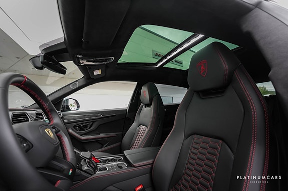 Lamborghini Urus 7 of 26