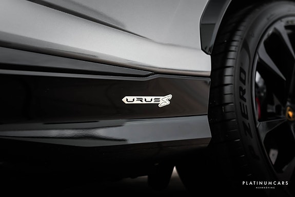 Lamborghini Urus 24 of 26
