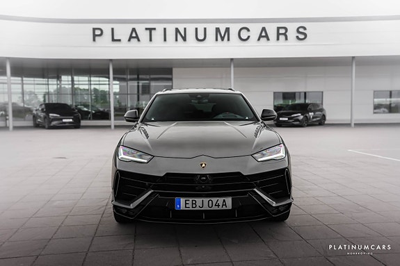 Lamborghini Urus 3 of 26