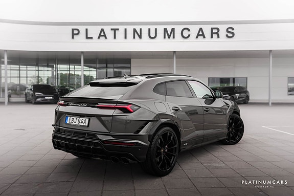 Lamborghini Urus 2 of 26