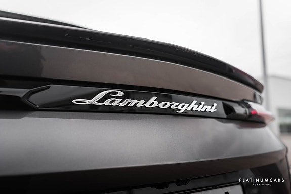 Lamborghini Urus 25 of 26