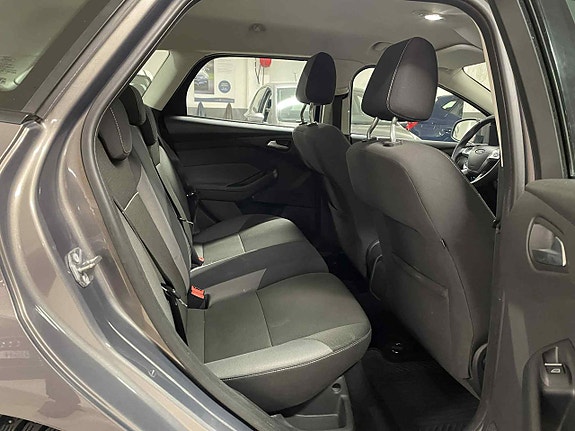 Ford Focus 13 of 21