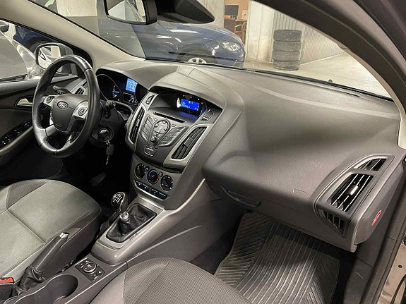 Ford Focus 11 of 21