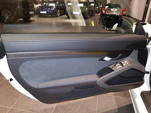 Porsche 718 Cayman GT4 RS 8 of 9
