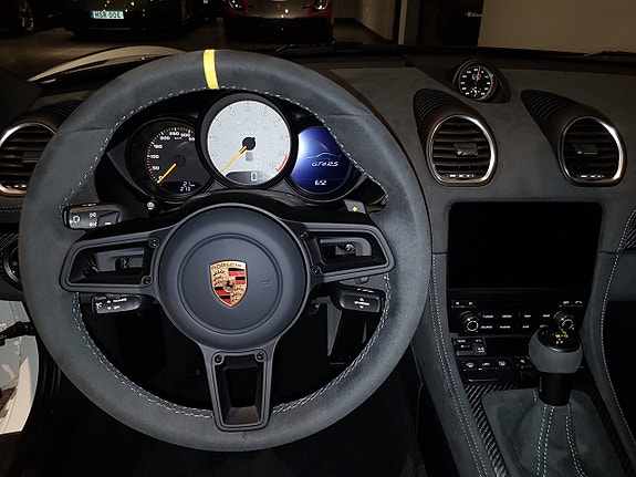Porsche 718 Cayman GT4 RS 9 of 9