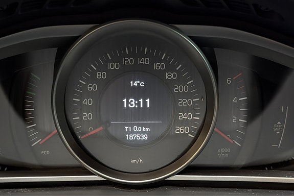 Volvo V40 14 of 18
