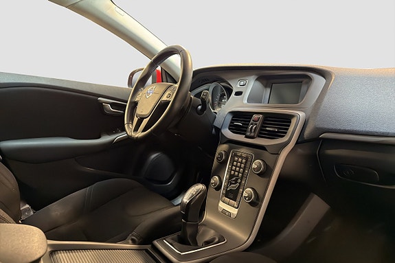 Volvo V40 12 of 18