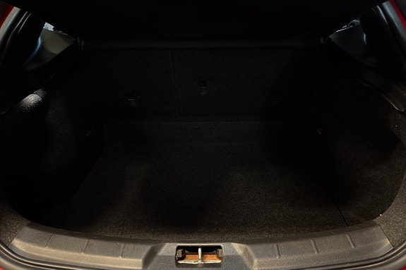 Volvo V40 8 of 18
