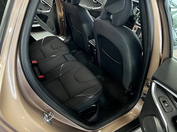 Volvo V40 Cross Country 7 of 15