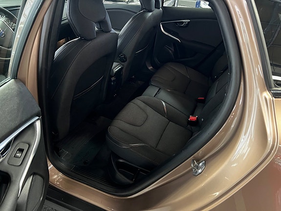 Volvo V40 Cross Country 6 of 15