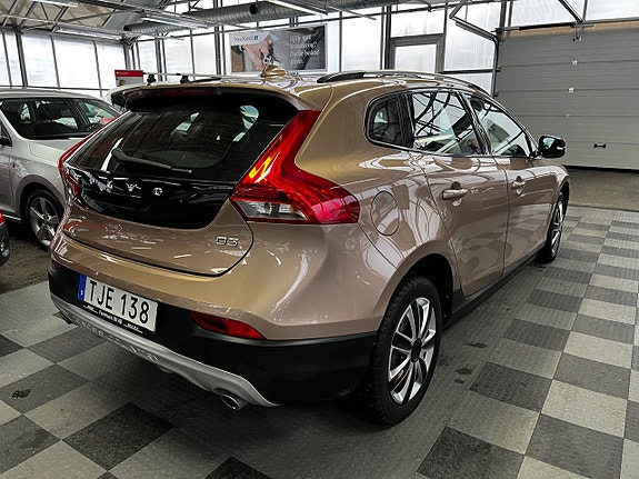Volvo V40 Cross Country 4 of 5