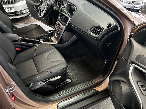 Volvo V40 Cross Country 9 of 15