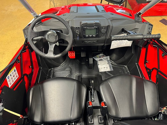 Polaris RZR 200 EFI Indy Red/Storm Grey -27 4 of 6