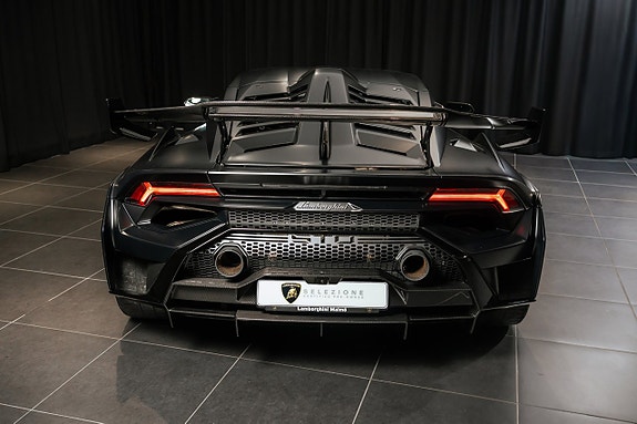 Lamborghini Huracan 5 of 5