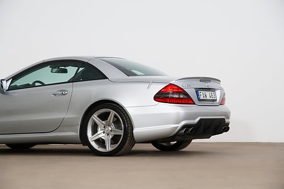Mercedes-Benz SL63 9 of 23