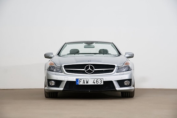 Mercedes-Benz SL63 21 of 23