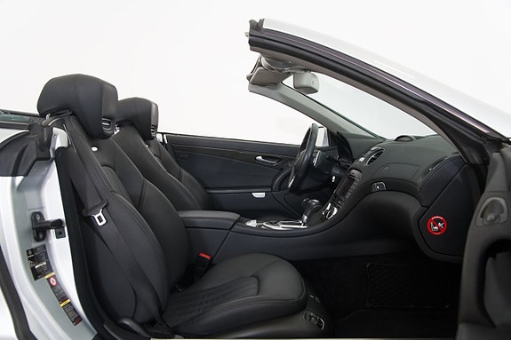 Mercedes-Benz SL63 18 of 23