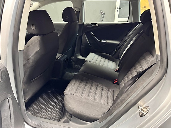 Volkswagen Passat 9 of 9