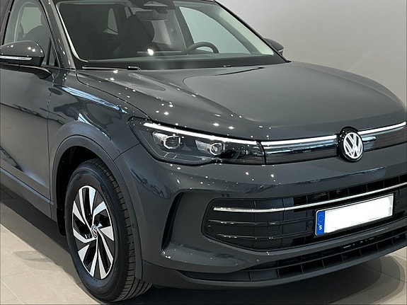 Volkswagen Tiguan 2 of 24