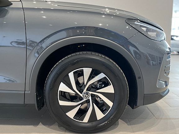 Volkswagen Tiguan 5 of 24