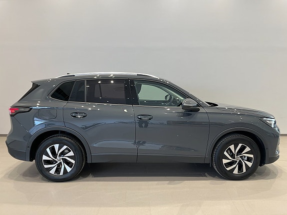 Volkswagen Tiguan 4 of 24