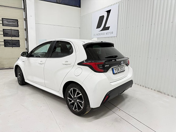 Toyota Yaris 3 of 10