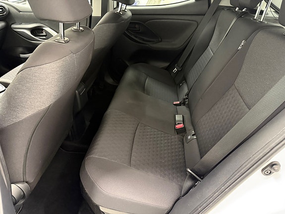 Toyota Yaris 5 of 10