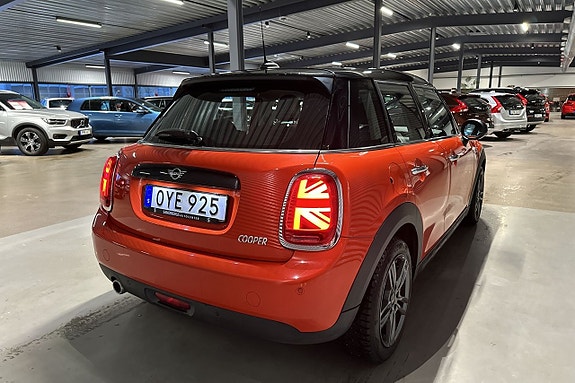 MINI Cooper 4 of 5