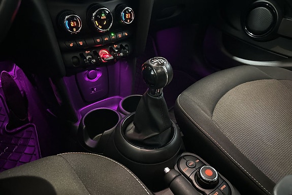 MINI Cooper 12 of 17