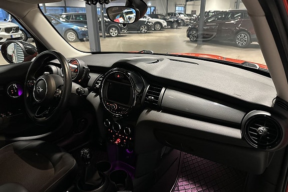 MINI Cooper 9 of 17