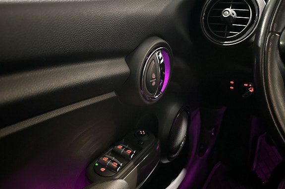 MINI Cooper 11 of 17