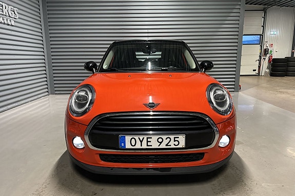 MINI Cooper 2 of 5