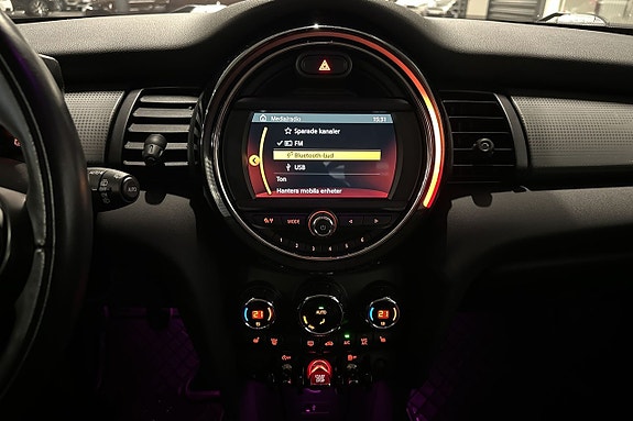 MINI Cooper 13 of 17