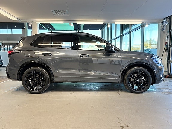 Volkswagen Tiguan 4 of 5