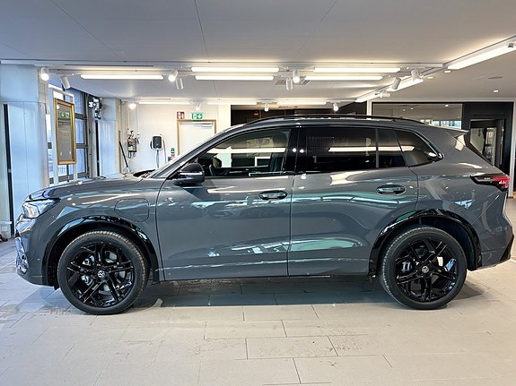 Volkswagen Tiguan 8 of 24