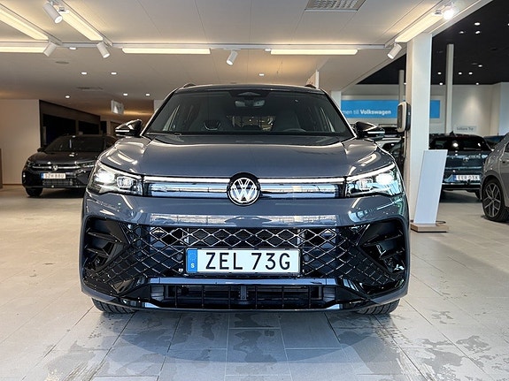 Volkswagen Tiguan 2 of 5
