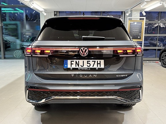 Volkswagen Tiguan 5 of 5