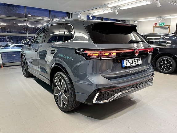 Volkswagen Tiguan 6 of 18