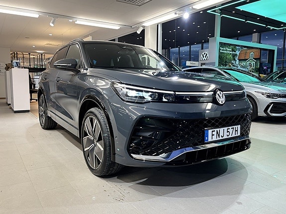 Volkswagen Tiguan 3 of 5