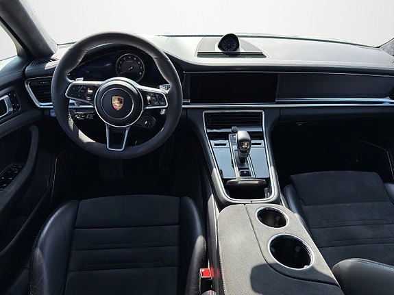 Porsche Panamera GTS 12 of 13
